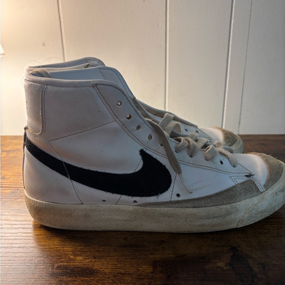 Nike Womens White and Black High-Top Sneakers